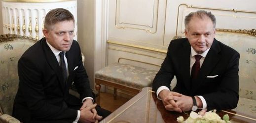 Premiér Robert Fico (vlevo) a prezident Andrej Kiska (vpravo).