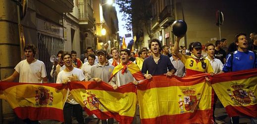 V referendu bylo podle Barcelony odevzdáno zhruba 90 procent hlasů ve prospěch nezávislosti, ovšem při účasti necelých 43 procent katalánských voličů.