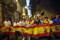V referendu bylo podle Barcelony odevzdáno zhruba 90 procent hlasů ve prospěch nezávislosti, ovšem při účasti necelých 43 procent katalánských voličů.