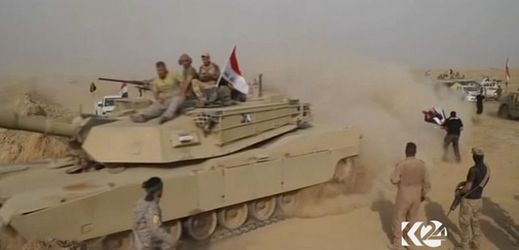Operace irácké armády v oblasti začala 21. září, v pondělí vojáci obsadili leteckou základnu jižně od Havídži, kterou radikálové používali jako výcvikový tábor a logistickou základnu. IS převzal kontrolu nad regionem v roce 2014.