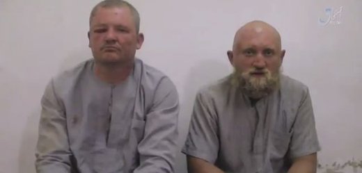Zajatí rusové Grigorij Curkanov a Roman Zabolotnyj.