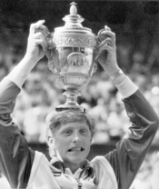 Trofej z roku 1985, kterou chce tenisová legenda prodat.