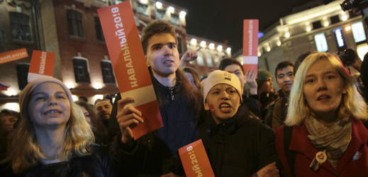 Demonstranti v Petrohradě.