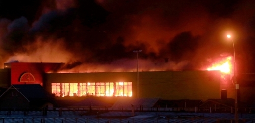 Požár v moskevském nákupním středisku.