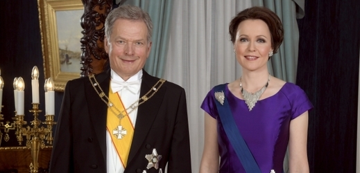 Finský prezident Sauli Niinistö se svou manželkou Jenni Haukiovou.