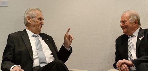 Český prezident Miloš Zeman (vlevo) se 10. října ve Štrasburku setkal s úřadujícím předsedou PSRE Rogerem Galem.
