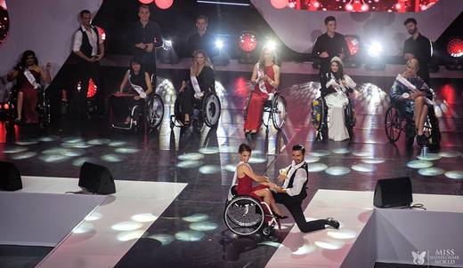 Ženy předváděly na invalidních vozíčkách náročné taneční kreace.