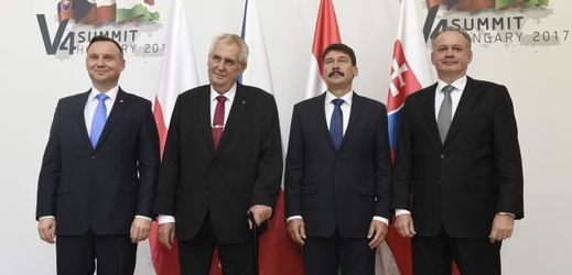 Zleva: Andrzej Duda, Miloš Zeman, Janos Ader a Andrej Kiska.