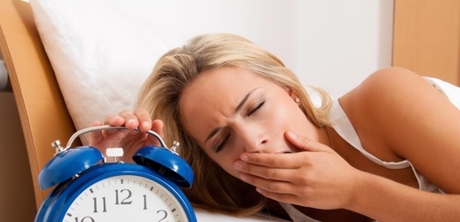 Podle kritiků vede střídání času ke spánkovým poruchám (ilustrační foto).