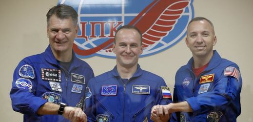 Zleva: italský astronaut Paolo Nespoli, ruský kosmonaut Sergey Ryazanskiy a americký astronaut Randy Bresnik. 