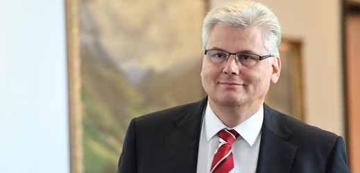 Ministr zdravotnictví Miloslav Ludvík.
