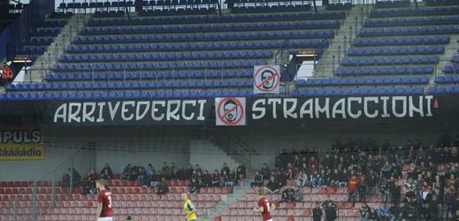 "Arrivederci, Stramaccioni." Fanoušci ze sparťanského kotle mají o Italově budoucnosti jasno.