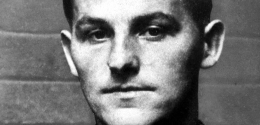 Adolf Opálka, narozen 4. ledna 1915 v Resicích u Moravského Krumlova. Povýšen in memoriam 1.12.1945 na štábního kapitána pěchoty, vyznamenán válečným křížem 1939.