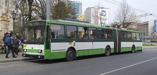 Vysokopodlažní kloubový trolejbus Škoda 15Tr.