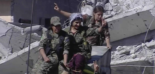 Ženské kurdské oddíly YPJ.