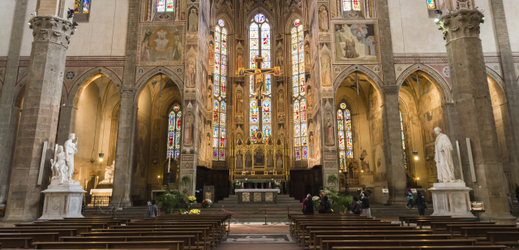 Interiér baziliky svatého Kříže. 