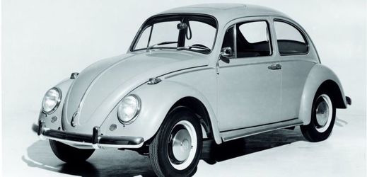 Předchůdce "Brouka" se zpočátku nazýval KdF-Wagen, tvůrcem byl Ferdinand Porsche. 