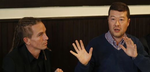 Ivan Bartoš, lídr Pirátů, a Tomio Okamura, šéf SPD.