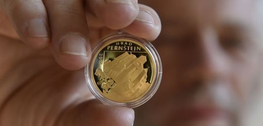 Mince má nominální hodnotu 5000 korun a je součástí desetidílného cyklu zlatých mincí Hrady ČR.