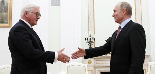 Německý prezident Frank-Walter Steinmeier a ruský prezident Vladimir Putin.