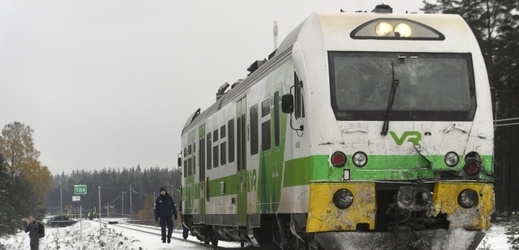 Finská železniční souprava, která se srazila s vojenským autem, v důsledku čehož zemřelo několik lidí z řad vojáků i civilistů.