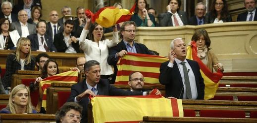 Madrid bude katalánské vedení stíhat pro vzpouru.