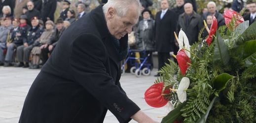 Prezident Miloš Zeman se 28. října na pražském Vítkově zúčastnil pietního aktu při příležitosti svátku Dne vzniku samostatného československého státu.