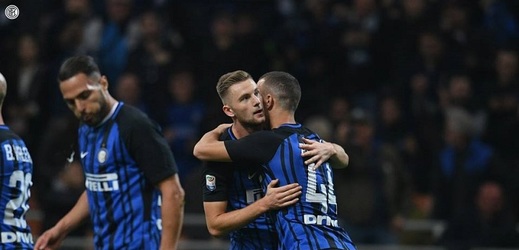 Fotbalisté Interu Milán se radují z výhry (ilustrační foto).