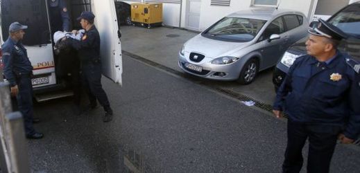 Černohorská policie odváží obviněného z pokusu o převrat.