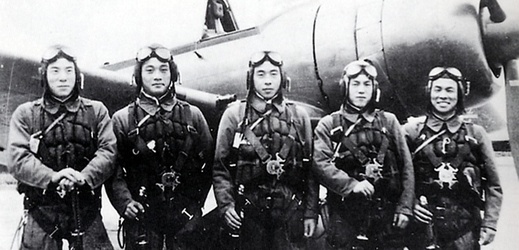 Japonští piloti kamikadze. 