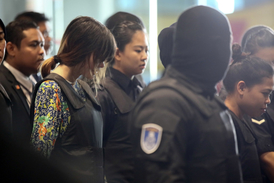 Ženy původem z Indonésie a Vietnamu, které podle malajsijských vyšetřovatelů na Kim Čong-nama na letišti bojovou nervovou látkou zaútočily.