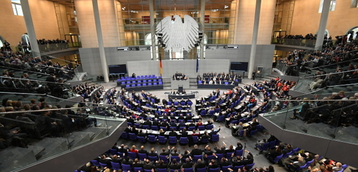 Předčasné volby by na rozložení sil v německém Spolkovém sněmu mnoho nezměnily. 