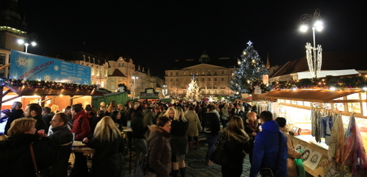 Vánoční trhy na brněnském Zelném trhu.