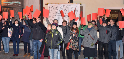 Protestující v Lipníku nad Bečvou.