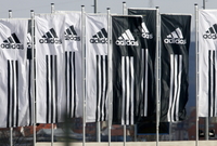 Německý výrobce sportovního oblečení a obuvi Adidas zvýšil zisk.