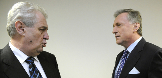 Současný prezident Miloš Zeman (vlevo) a kandidát na prezidenta Mirek Topolánek.