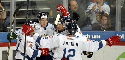 Hokejisté domácího Finska porazili ve svém úvodním vystoupení na turnaji Karjala Rusko těsně 3:2.