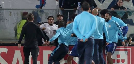 Fotbalista Patrice Evra před incidentem s vlastním fanouškem.