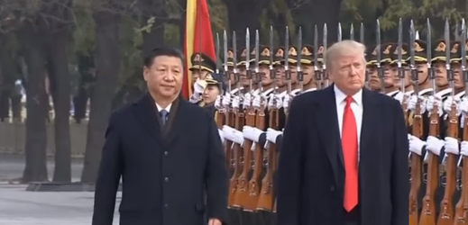 Čínský prezident Si Ťin-Pching (vlevo) a americký prezident Donald Trump (vpravo).