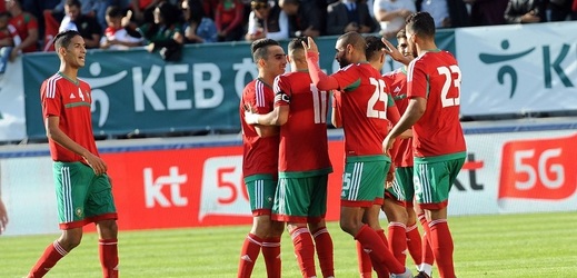 Fotbalisté Maroka se radují.