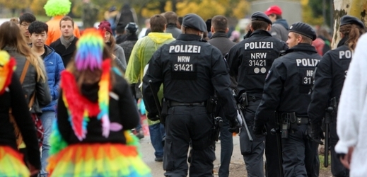 Na pořádek při zahájení karnevalového období dohlíželo více než tisíc policistů.