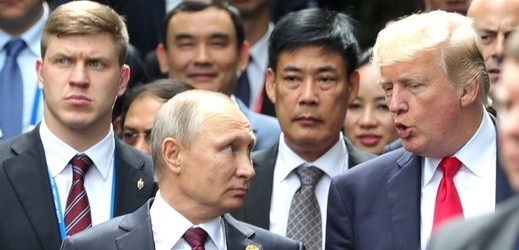 Vladimir Putin (vlevo) a Donald Trump.