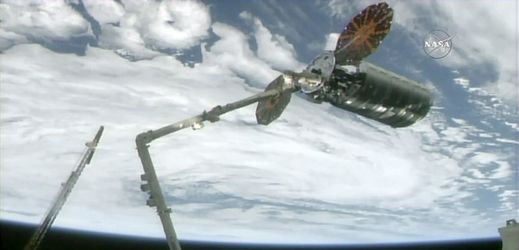 U ISS zakotvila loď Cygnus soukromé společnosti Orbital ATK.