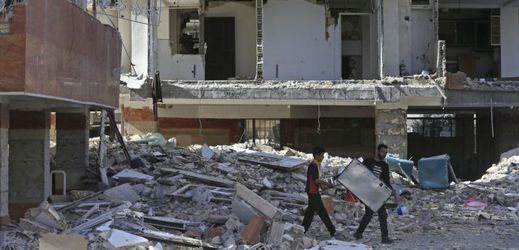 Počet mrtvých po zemětřesení v Íránu a Iráku vystoupil na 530.
