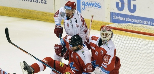 Hokejisté Olomouce zvítězili v předehrávce 21. kola extraligy nad Třincem 4:0.