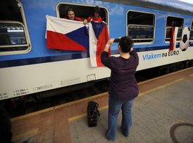 Takhle čeští fanoušci mířili vlakem na fotbalové EURO 2012.