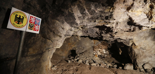 Záběr z jeskyně na Cínovci.