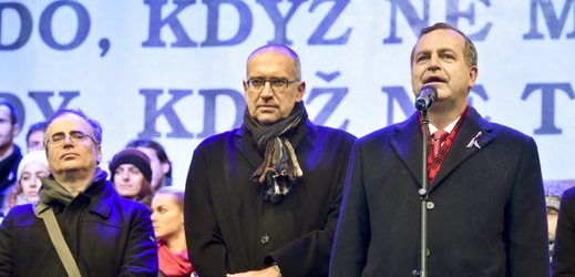 Vlevo rektor Masarykovy univerzity Tomáš Bek a rektor Univerzity Karlovy Tomáš Zima.