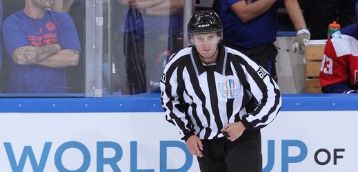 Český rozhodčí Libor Suchánek si odpískal premiéru v NHL (ilustrační foto).