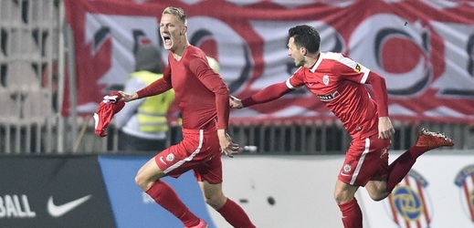 Brněnský fotbalista Michal Škoda se raduje z gólu do sítě Teplic ve čtrnáctém kole první ligy.
